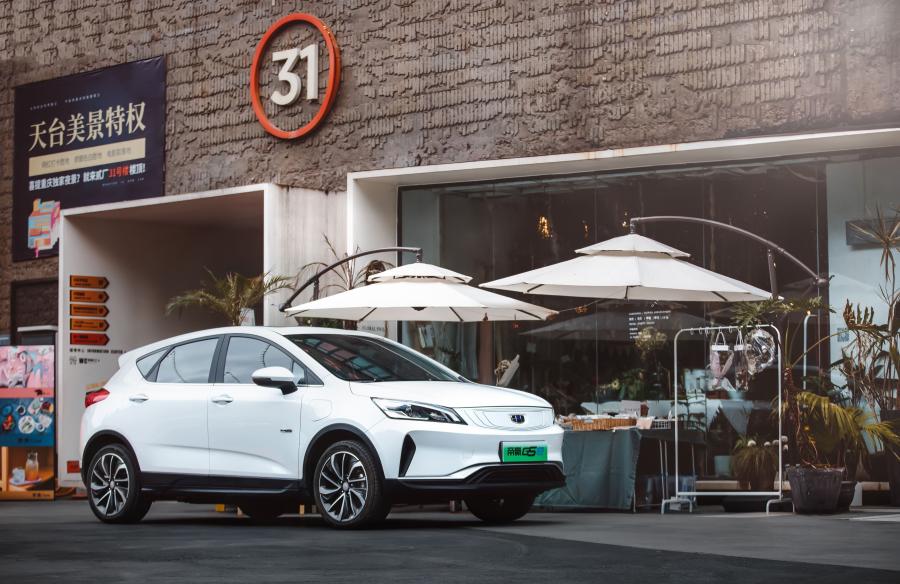  Geely Emgrand GSe (FE-7) 2018 года  (фото 10 из 13)
